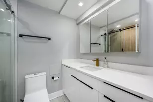 88 W Schiller St, Chicago, IL 60610 - Photo 13