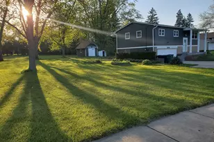 1048 Belle Plaine Ave, Gurnee, IL 60031 - Photo 5