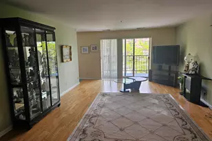 451 Town Pl Cir, Buffalo Grove, IL 60089 - Photo 5
