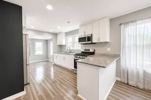 720 Adams St, Elgin, IL 60123 - Photo 5
