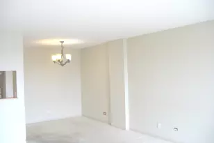 1840 Huntington Blvd, Hoffman Estates, IL 60169 - Photo 3