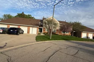107 Autumn Ct, Buffalo Grove, IL 60089 - Photo 1