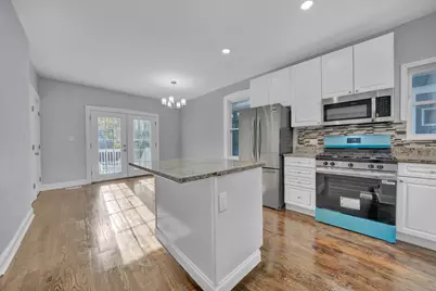 8611 S Kingston Avenue, Chicago, IL 60617 - Photo 9