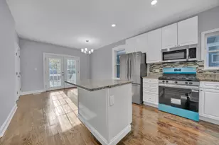 8611 S Kingston Ave, Chicago, IL 60617 - Photo 9