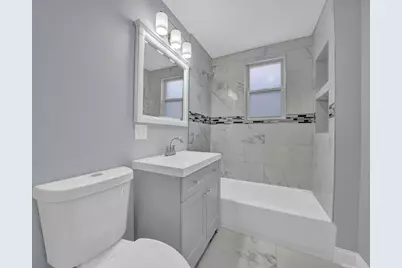 8611 S Kingston Avenue, Chicago, IL 60617 - Photo 11