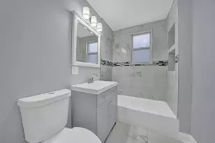 8611 S Kingston Ave, Chicago, IL 60617 - Photo 11