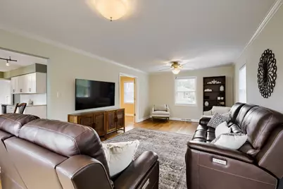 26 W Glenlake Avenue, Roselle, IL 60172 - Photo 5
