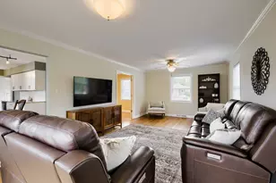 26 W Glenlake Ave, Roselle, IL 60172 - Photo 5