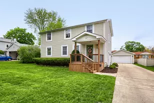 26 W Glenlake Ave, Roselle, IL 60172 - Photo 1