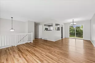 4913 Redbird Ln, Crystal Lake, IL 60012 - Photo 7