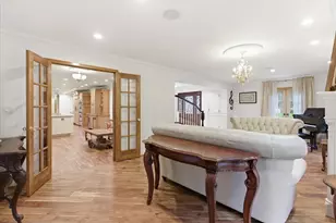 39 Mockingbird Ln, Oak Brook, IL 60523 - Photo 9