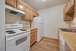 773 Village Cir, Marengo, IL 60152 - Photo 9