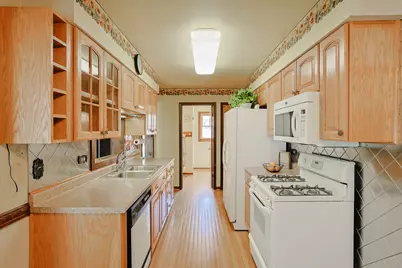 1057 Cedar Lane, Elk Grove Village, IL 60007 - Photo 9
