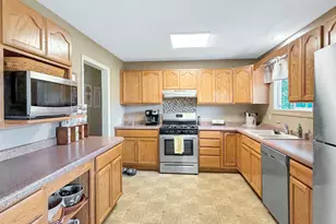 1939 Revere St, Freeport, IL 61032 - Photo 11