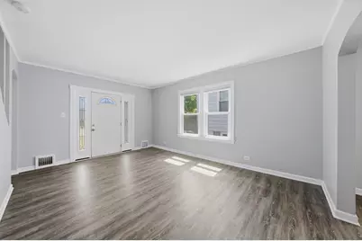 8720 S Richmond Avenue, Evergreen Park, IL 60805 - Photo 3