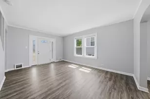 8720 S Richmond Ave, Evergreen Park, IL 60805 - Photo 3