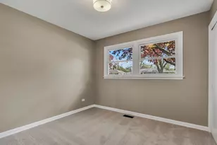 262 Normandy Ln, Grayslake, IL 60030 - Photo 9