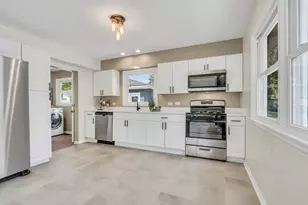 262 Normandy Ln, Grayslake, IL 60030 - Photo 5