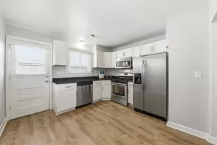 1073 S Finley Rd, Lombard, IL 60148 - Photo 7