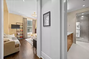 159 E Walton Pl, Chicago, IL 60611 - Photo 15