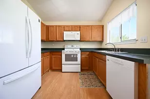 126 Winchester Dr, Streamwood, IL 60107 - Photo 5