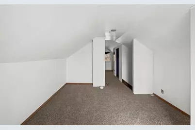2025 S Bluff Boulevard, Clinton, IA 52732 - Photo 13