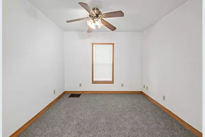 2025 S Bluff Boulevard, Clinton, IA 52732 - Photo 5