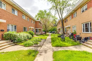 32 N Albert St, Mount Prospect, IL 60056 - Photo 1