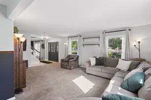 88 Devonshire Cir, Elgin, IL 60123 - Photo 15