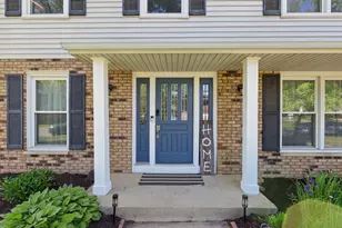 88 Devonshire Cir, Elgin, IL 60123 - Photo 3