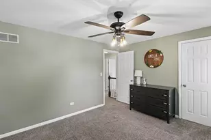 88 Devonshire Cir, Elgin, IL 60123 - Photo 21
