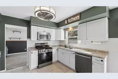 88 Devonshire Circle, Elgin, IL 60123 - Photo 11