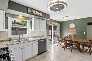 88 Devonshire Cir, Elgin, IL 60123 - Photo 13