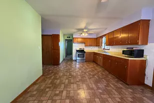 28 S Willow Way, North Aurora, IL 60542 - Photo 5