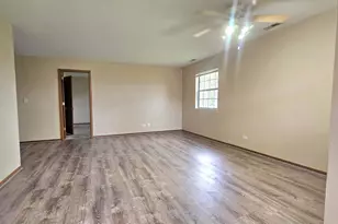 36 Gant Cir, Streamwood, IL 60107 - Photo 5