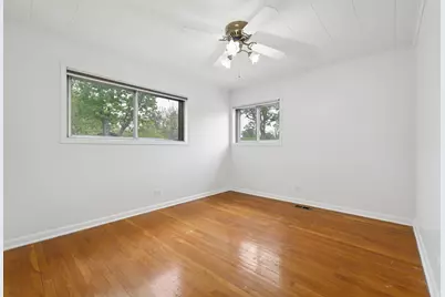 324 Mission Avenue, Villa Park, IL 60181 - Photo 7