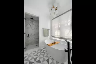 3653 N Bosworth Ave, Chicago, IL 60613 - Photo 19