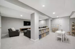 3653 N Bosworth Ave, Chicago, IL 60613 - Photo 27