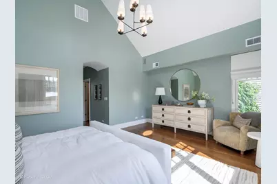 3653 N Bosworth Avenue, Chicago, IL 60613 - Photo 17