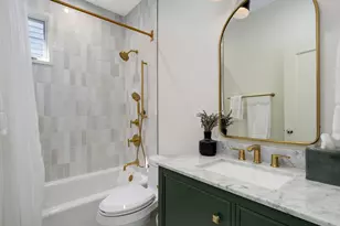 3653 N Bosworth Ave, Chicago, IL 60613 - Photo 23