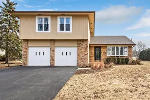 887 Braintree Ln, Bartlett, IL 60103 - Photo 1
