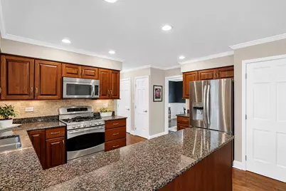 2045 Somerset Lane, Wheaton, IL 60189 - Photo 17