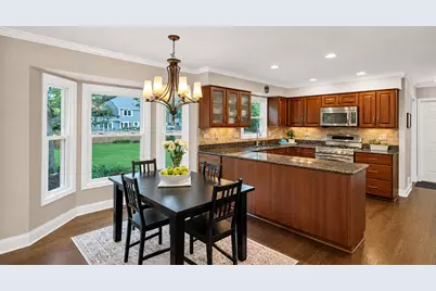 2045 Somerset Lane, Wheaton, IL 60189 - Photo 15