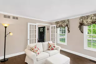 2045 Somerset Ln, Wheaton, IL 60189 - Photo 5