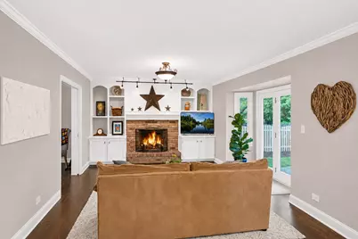 2045 Somerset Lane, Wheaton, IL 60189 - Photo 9