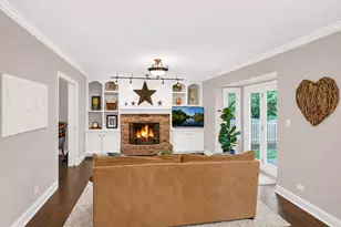 2045 Somerset Ln, Wheaton, IL 60189 - Photo 9