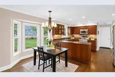 2045 Somerset Lane, Wheaton, IL 60189 - Photo 13