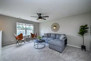 105 Catamaran Cir, Pingree Grove, IL 60140 - Photo 7