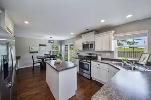 105 Catamaran Cir, Pingree Grove, IL 60140 - Photo 5