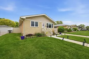 10352 Leslie Ln, Chicago Ridge, IL 60415 - Photo 3